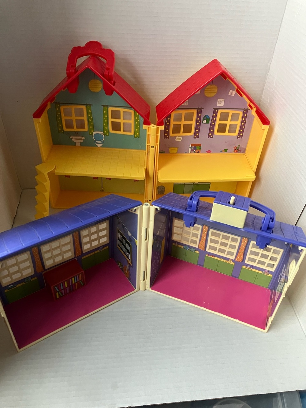 Peppa Pig Foldable Deluxe Playhouse and Schoolhouse Carry for Mini Figures